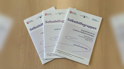 Wertvolles Büchlein über das Selbsthilfeangebot: die neue Selbsthilfebroschüre in der 22. Auflage. (Foto: Landratsamt Weilheim-Schongau)