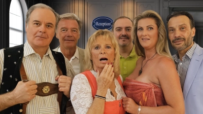 Das Ensemble des Chiemgauer Volkstheaters gastiert wieder in Taufkirchen. (Foto: CVT/Layout SYC)