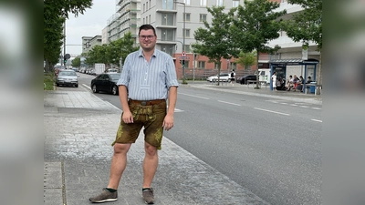 BA-Vorsitzender Sebastian Kriesel hat sich im ersten Realisierungsabschnitt von Freiham beim Stadtteilfest ein Bild von der aktuellen Situation gemacht. (Foto: pst)
