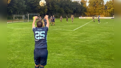 Schweres Spiel in Gräfelfing: Leon Schleich beim Einwurf.  (Foto: AS)