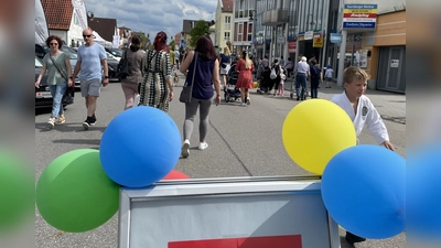 Die Römerstraße verwandelt sich am Marktsonntag in eine Fußgängerzone. (Foto: pst)
