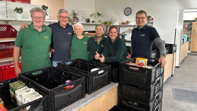 Stolze AUsbeute: Bei der Kauf-eins-mehr-Aktion des Rotary Clubs Germering kamen insgesamt 136 befüllte Kisten für die Germeringer Tafel zusammen. (Foto: Rotary Club Germering)