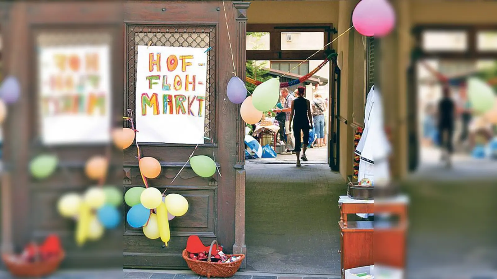 Hereinspaziert! Bei den Hofflohmärkten kann man Schnäppchen finden und nebenbei nette Höfe, den Stadtteil und seine Bewohner kennenlernen.               (Foto: Nachbarschaft Schwabing)