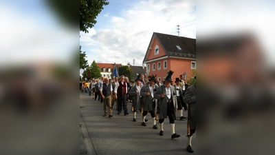 Voller Traditionen und alter Bräuche ist das Volksfest in Neufahrn. (Foto: VA)