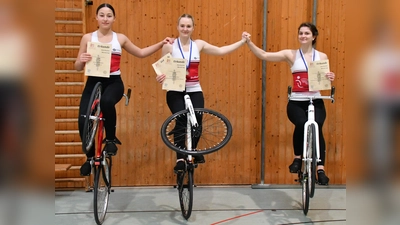 Die Kunstradsportlerinnen Blanca Keune, Katharina Hupfauer und Sabine Tausch. (Foto: RSV)