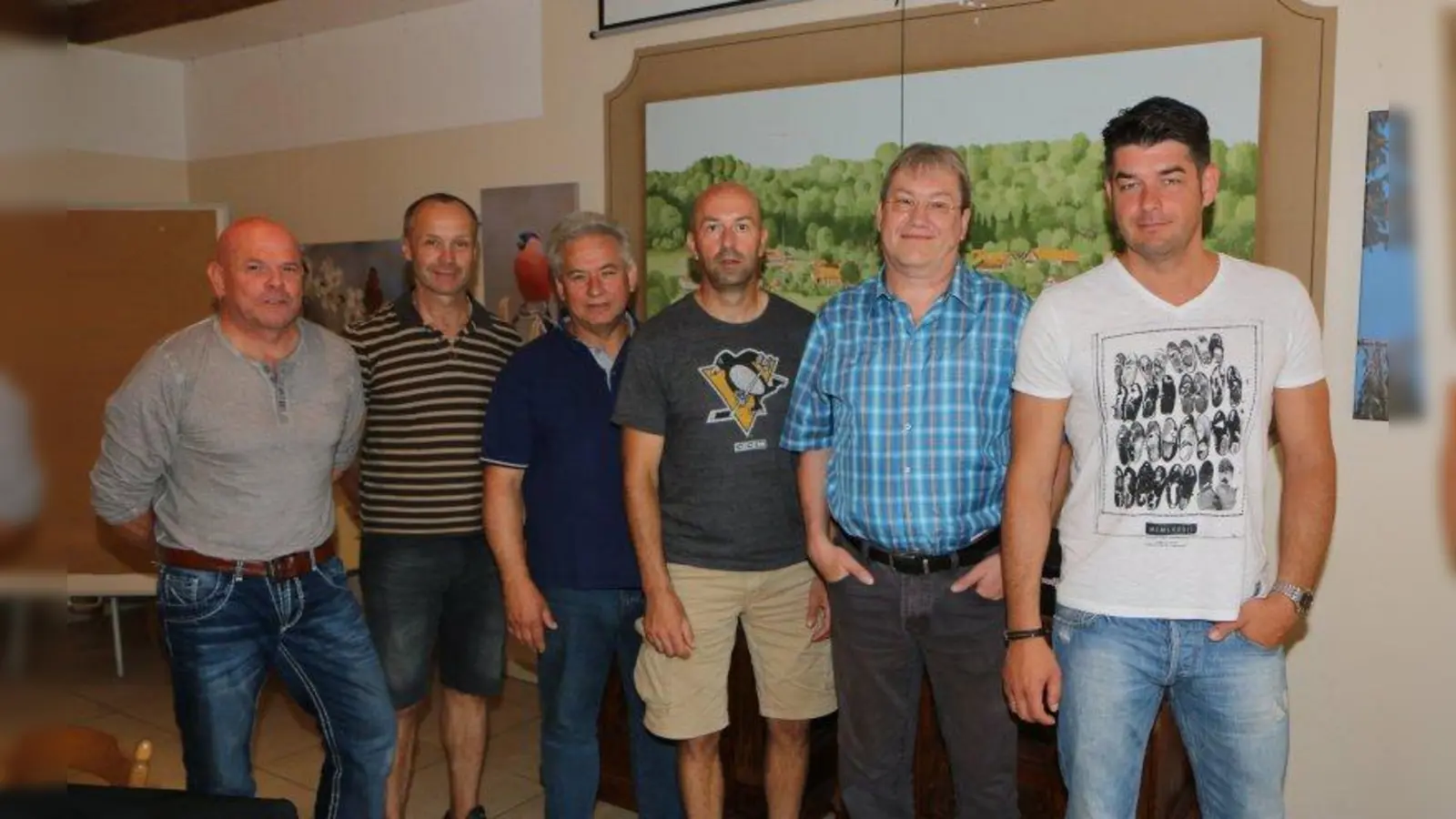 Der alte Vorstand ist auch der neue: Josef Bachmeier, Franz Brückl, Lorenz Barfüßer, Robert Hauck, Werner Schilcher und Max Bergmann (von links). (Foto: R. Halmel)