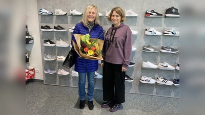Birgit Müller (links) mit Verena Thumann. (Foto: Schuh & Leder Thumann)