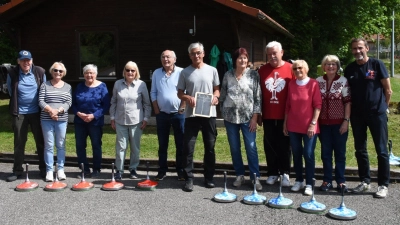 Die Teilnehmenden hatten viel Freude beim Stockschießen. Im September folgt die nächste Runde. (Foto: Seniorenbeirat Seefeld)