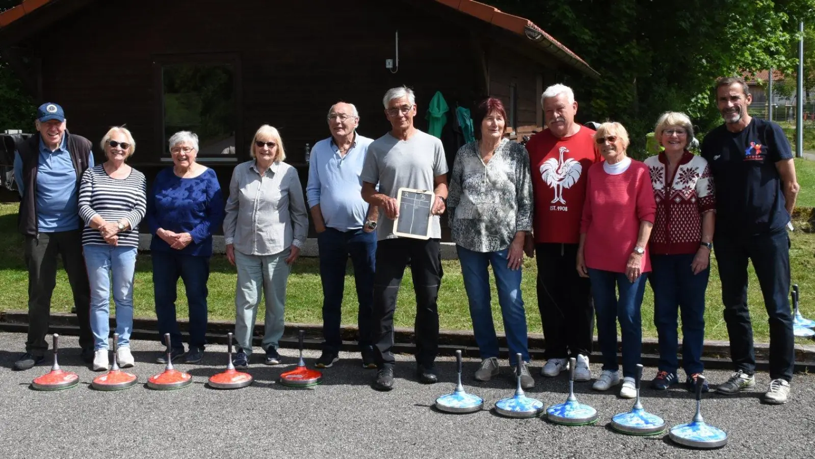 Die Teilnehmenden hatten viel Freude beim Stockschießen. Im September folgt die nächste Runde. (Foto: Seniorenbeirat Seefeld)