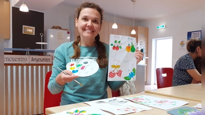 Das Angebot der Nachbarschaftstreffs ist vielfältig. Mit dabei sind Mal- und Bastelangebote, wie hier im Mehrgenerationenhaus „Unter den Arkaden” in der Dientzenhoferstraße.  (Foto: mha)