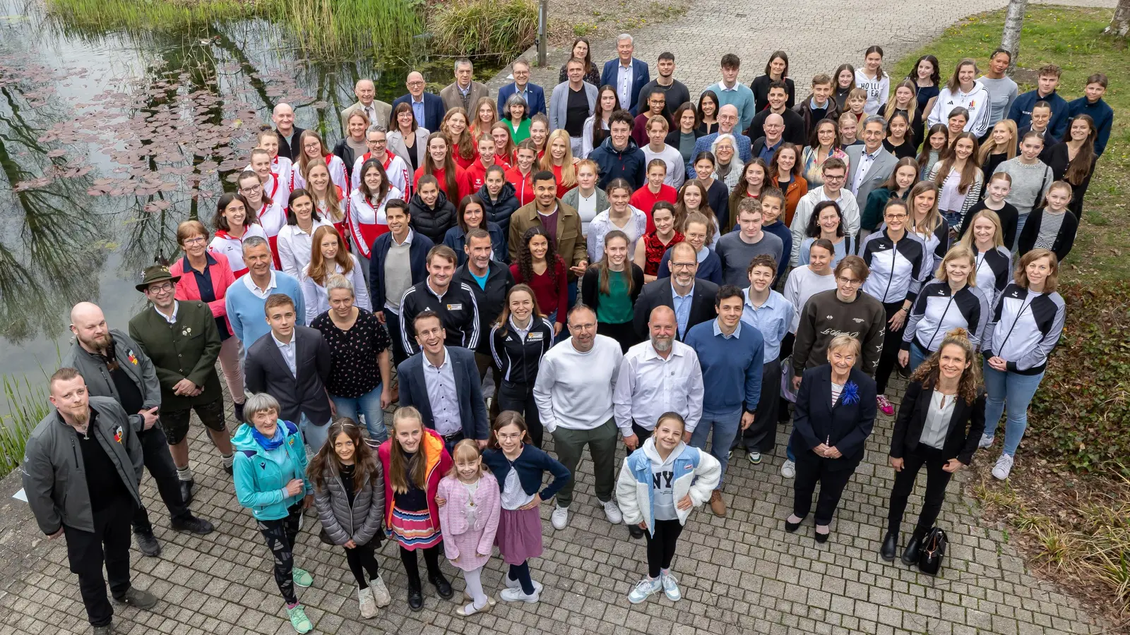 Über 100 Athletinnen und Athleten sowie Vereinsvertreter wurden für ihre herausragende Erfolge in den Jahren 2024 und 2025 geehrt. (Foto: Landratsamt Starnberg)