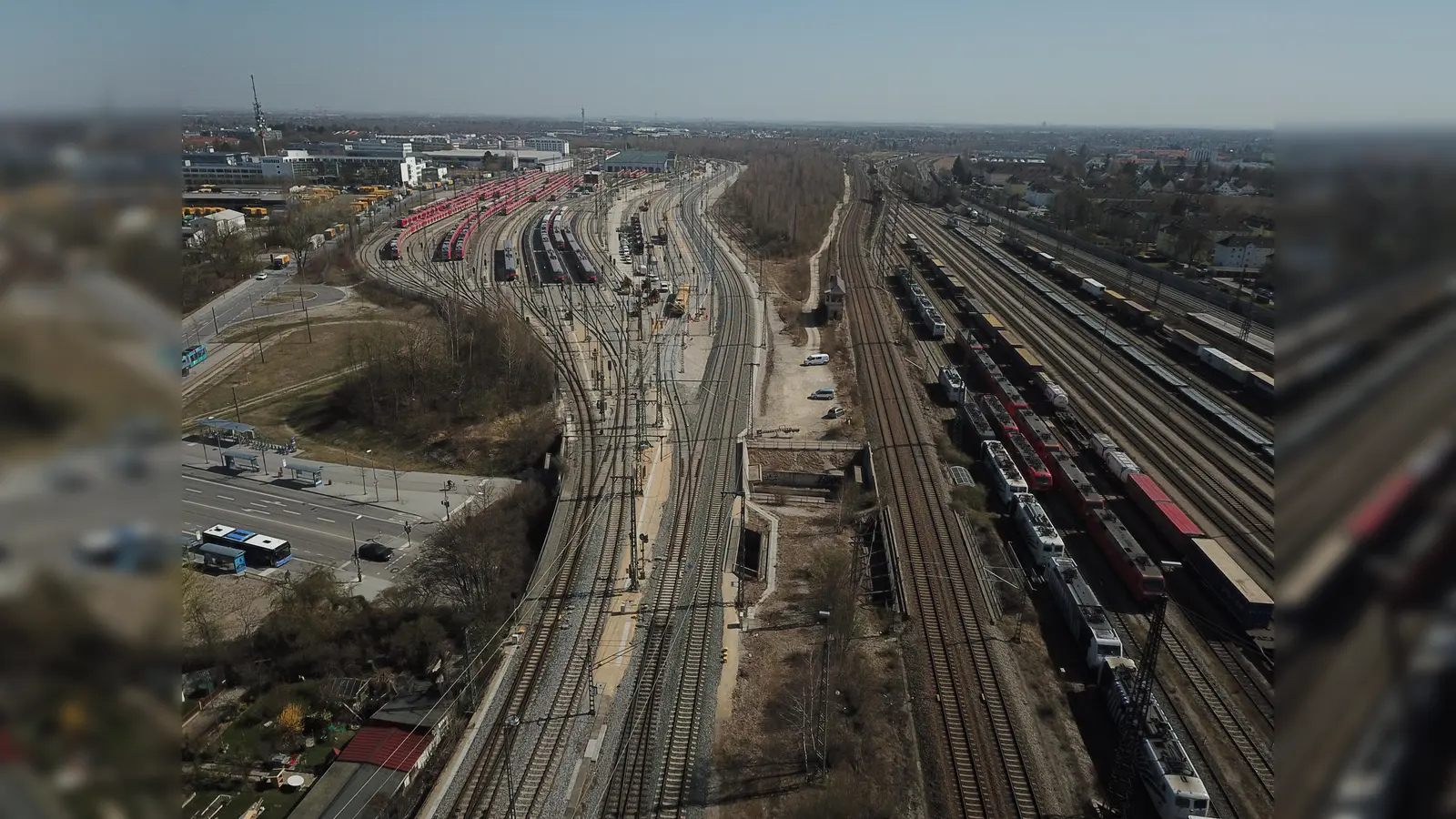 Blick von Westen auf Steinhausen mit neuer Abstellanlage, die seit kurzem in Betrieb ist. (Foto: DB AG)