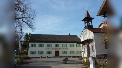 Die Gemeinde Pöcking möchte den früher sehr beliebten Gasthof Schauer wiederbeleben, der seit 1976 nicht mehr bewirtschaftet ist. (Foto: Hauck)