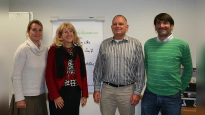 Bei der Vorstellung des „Armutsberichtes”: (v.l.) Grit Schneider, REGSAM-Moderatorin, Ilse Völk, Leiterin Soziales Sozialbürgerhaus, Dieter Bolzani, REGSAM-Moderator und Sozialwissenschaftler Werner Fröhlich. (Foto: tg)