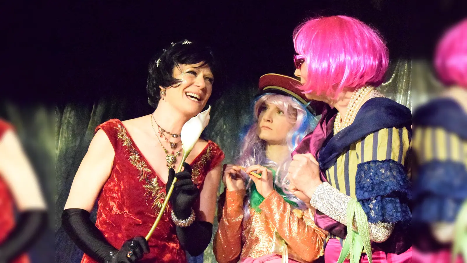 Ulrike Dostal als Fee Lacrimosa, Nadja Becker als Lottchen und Sylvia Haas als Antimonja (von links). (Foto: Katja Peterson)