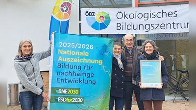 Das hauptamtliche Team des Münchner Umwelt-Zentrums im ÖBZ freut sich über die erneute „Nationale Auszeichnung Bildung für nachhaltige Entwicklung“. Von links nach rechts: Frauke Feuss, Margot Muscinelli, Marc Haug und Elisabeth Öschay. (Foto: MUZ im ÖBZ)