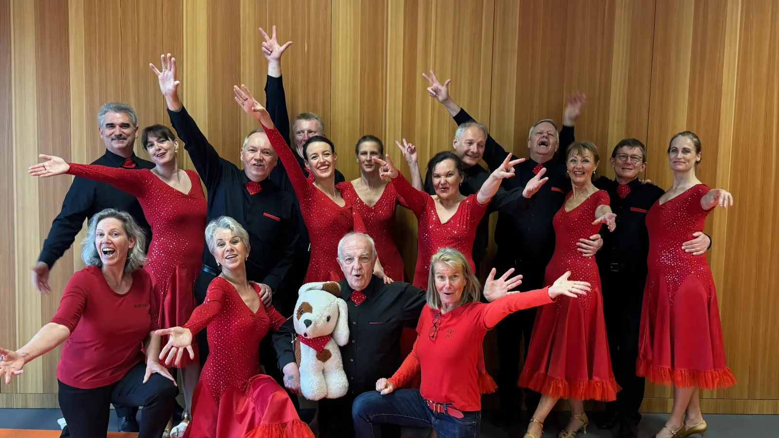 Die Hobbyformation der Tanzsportabteilung freute sich über die guten Ergebnisse. (Foto: TSV Weilheim)