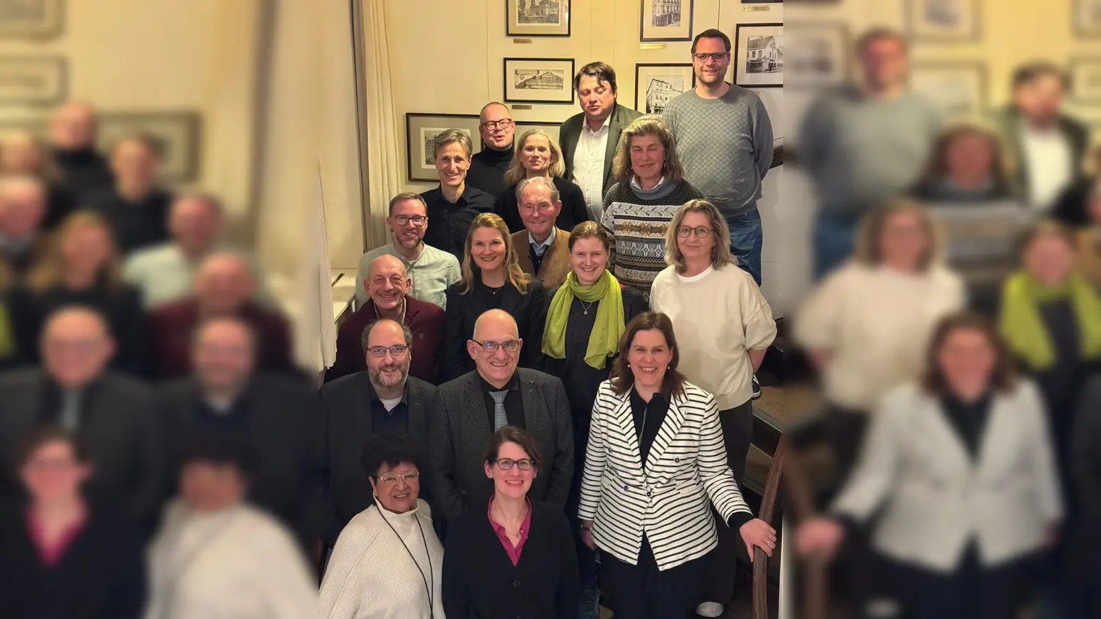 Bürgermeisterin Verena Dietl (vorne r.) lud die Bezirksausschussvorsitzenden zum Jahresauftaktgespräch ein. Dabei wurden unter anderem Ideen ausgetauscht. (Foto: LHM)