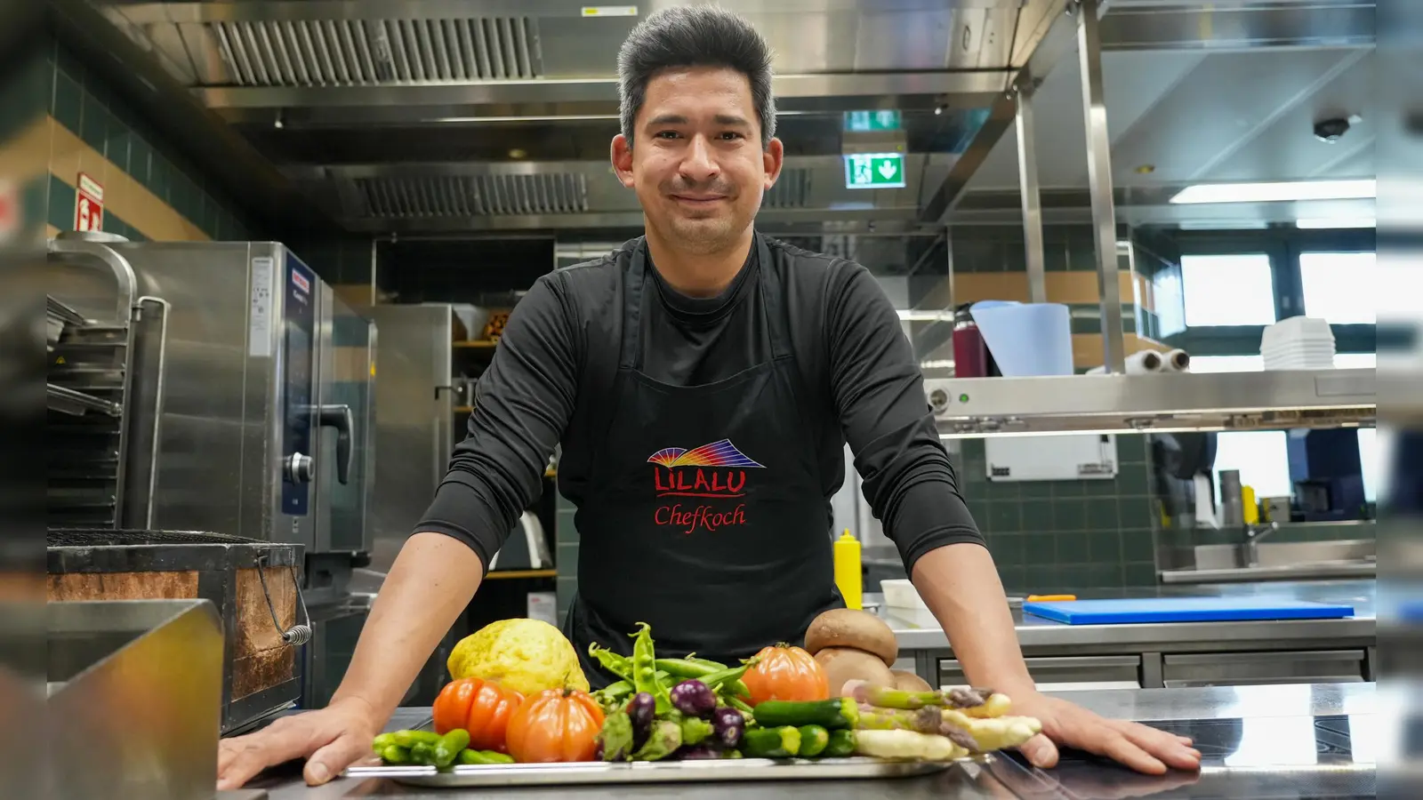 Der 3-Sterne-Koch Tohru Nakamura übernimmt die Schirmherrschaft für den Workshop „Cook Mal” beim Lilalu-Sommerfereinprogramm.  (Foto: © Gregor Mahringer)