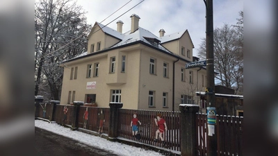 Das Kinderhaus Lochhausen ist in einem ehemaligen Ziegeleigebäude untergebracht. Vor sieben Jahren ist es generalsaniert worden. (Foto: Umseher)