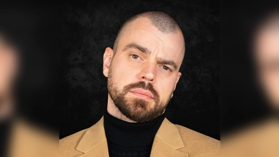 Nikita Miller geht anhand seiner eigenen Zerrissenheit zwischen zwei Kulturen sehr aktuellen Fragen auf den Grund: Was bestimmt wer wir sind? (Foto: Diana Birk)