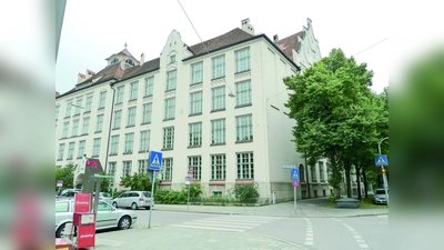 Der Bezirksausschuss wünschte sich mehr Schulwegsicherheit für die Grundschüler aus der Hirschbergstraße und setzte sich für Tempo 30 ein. (Archivbild: sb)