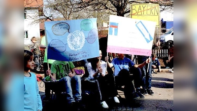 Beim Montessoritag »Für mehr Bildungsvielfalt« waren Niederseeoner Schüler in Moosach. 	 (Foto: Schule)