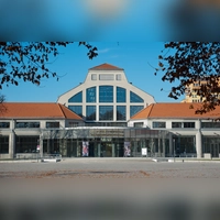 Im Verkehrszentrum des Deutschen Museums werden Bilder des Fotografen Martin Roemers gezeigt. Er hat Menschen auf der ganzen Welt zusammen mit ihren Fahrzeugen porträtiert.  (Foto: Deutsches Museum )