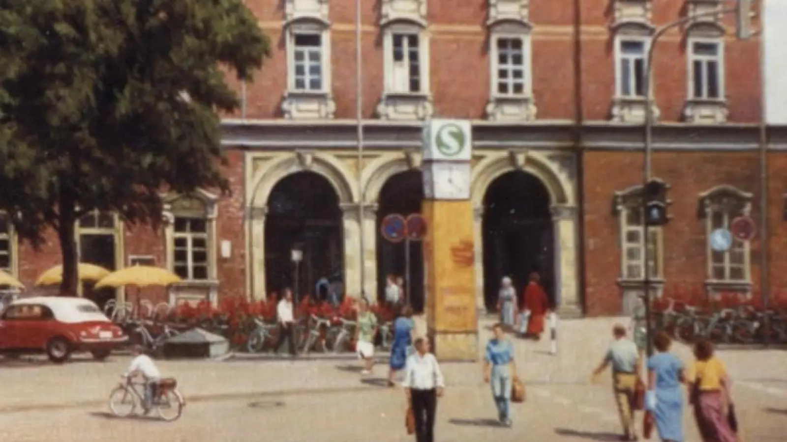 Der Pasinger Bahnhof im alten Look in den 80iger Jahren. (Foto: A.Baumbach)