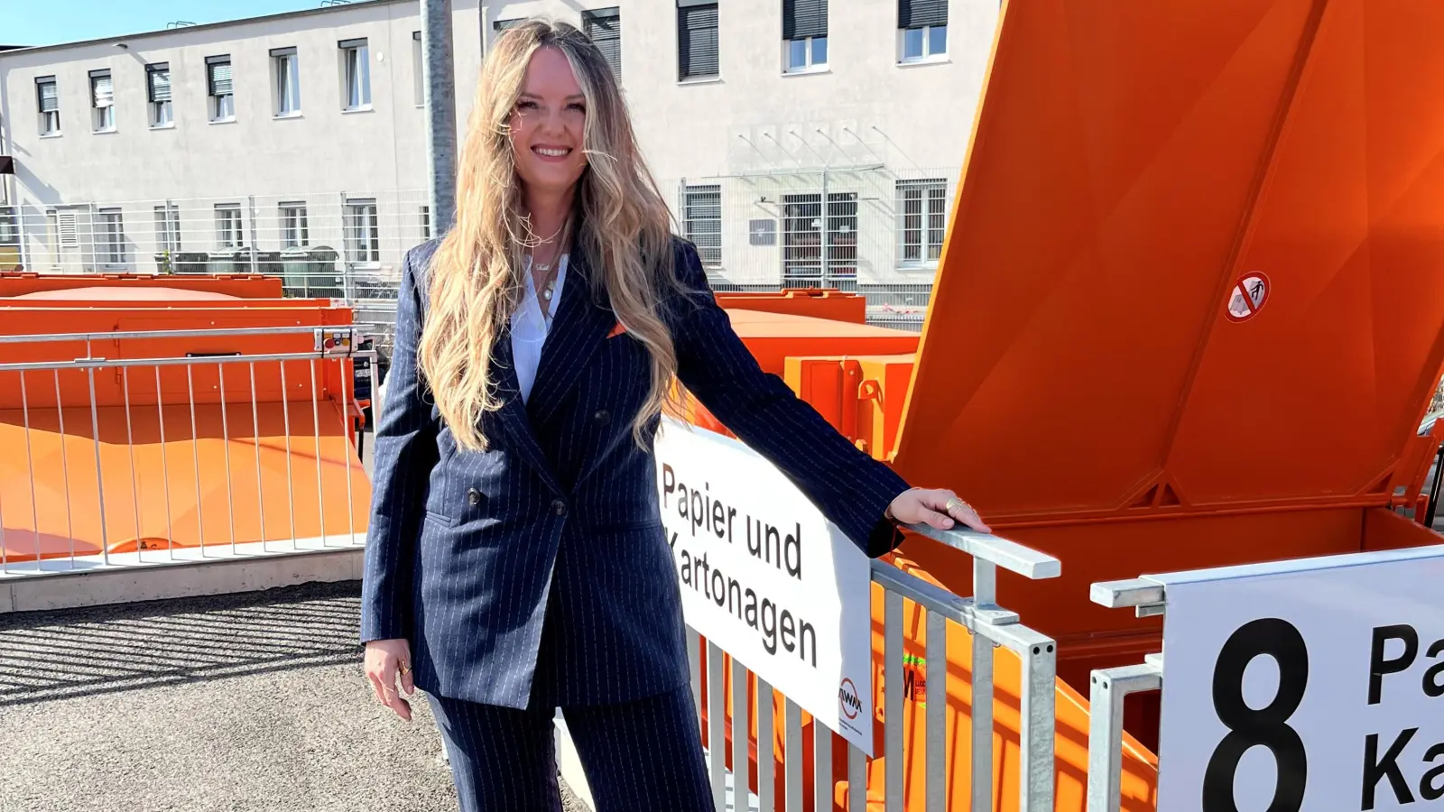 Bürgermeisterin Mona Fuchs hat den dritten „Werstoffhof plus” eröffnet.  (Foto: AWM)