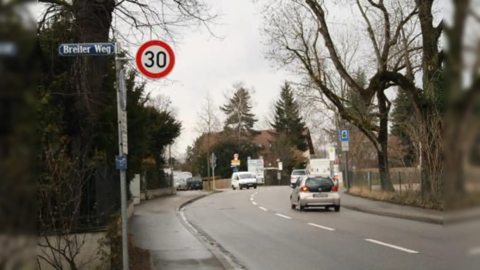 In der Pippinger Straße wurde die Tempo-30-Zone deutlich ausgeweitet. Im Zehentstadelweg gilt ab sofort Durchfahrt verboten. (Foto: US)