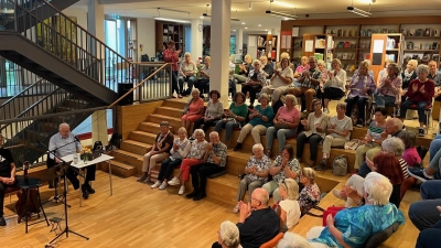 Die Lesungen in der Stadtbücherei sind immer gut besucht. (Foto: KBW Erding)