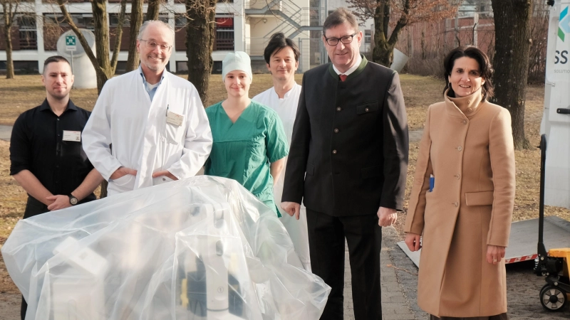Krankenhausdirektorin Sabine Wahl, Landrat Martin Bayerstorfer, Dr. Birgit Plattner, Prof. Dr. Jörg Theisen und Dr. Christian Fahr. (v.l.) (Foto: LRA Erding)