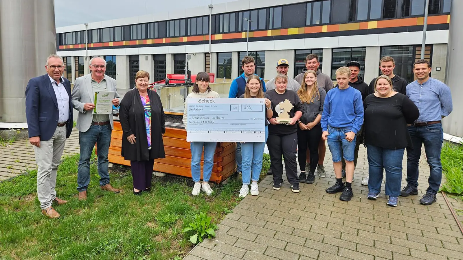 Die Berufsschule Weilheim wurde mit dem dritten Preis ausgezeichnet. (Foto: Landratsamt)