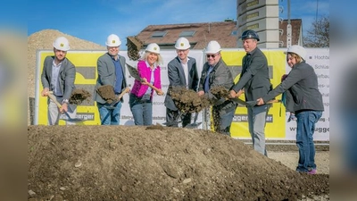 Von links: Martin Kreuzer, Günter Rudolf, Gabriele Müller, Dr. Christian Bachmann, Reimar Pfalz, Ralf Löw, Katharina Dworzak. (Foto: Gemeinde)