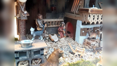 Krippe der Familie Piegsa. Wer entdeckt das Mäuschen, das hier gerade etwas Käse stibitzt? (Foto: job)