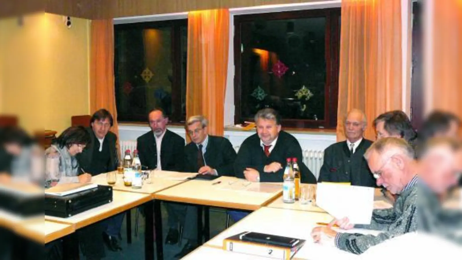 Politiker und Kulturinteressierte aus Polling und Weilheim haben an der Januar-Sitzung des Aubinger Festkomitees zu „1000 Jahre Urkunde Aubing“ teilgenommen. (Foto: Klaus Bichlmayer)