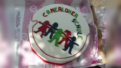 Die Bäckerei Hoffmann gestaltete eine Torte mit dem neuen Signet der „Camerloher Schule”. (Foto: Kleditzsch)