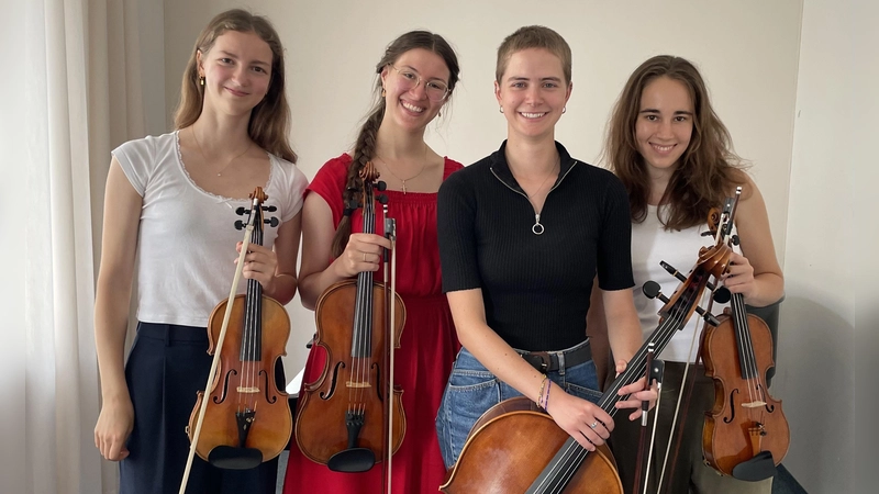 Mit klassischer Musik erfreuen vier junge Musikerinnen Eltern mit Babys und Kleinkindern. (F.: © Gem. Oberschleißheim)