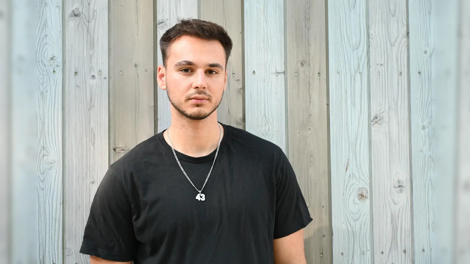 Nikola Srdic ist einer der Jugendlichen, die an einem Interview zum Thema Gewalt teilgenommen haben. Im Rahmen der Internationalen Wochen gegen Rassismus ist es online zu sehen. 