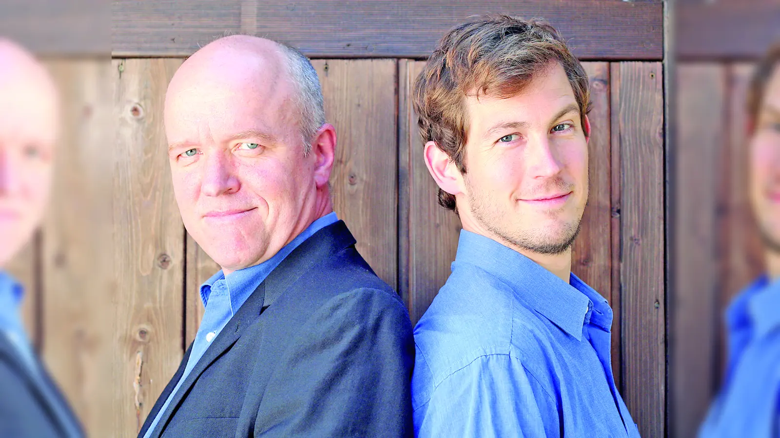 Heinz-Josef Braun (l.) und Stefan Murr präsentieren den Robin Hood auf bayerisch. Da tummeln sich neben Robin Hood und Marianne der König Bärenherz, der Sheriff von Kaiserschmarrn, das Orakel von Gequakel, die Piraten-Ratten Ratz und Fatz, die Schnorchel-Resi und der Bruder Stiergnack . (Foto: braun-murr.de)