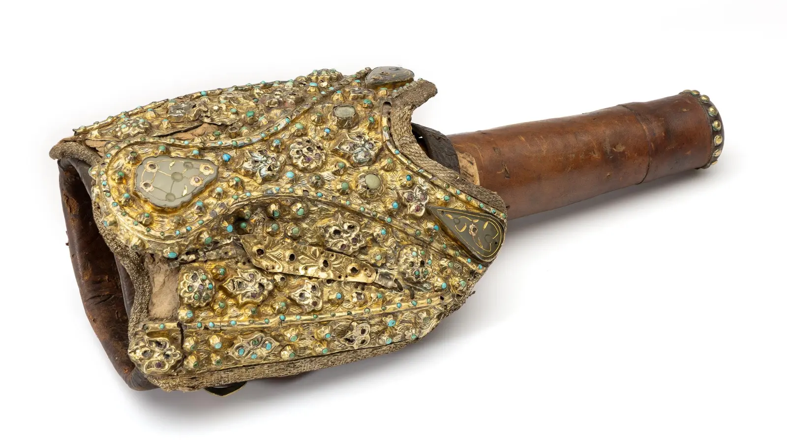 Pistolentaschen aus der „Türkenbeute“ um 1700. Die Goldplatten und Edelsteine stammten ursprünglich von einem osmanischen Sattelknauf.  (Foto: Bayerische Schlösserverwaltung/Veronika Freudling, Maria Scherf)