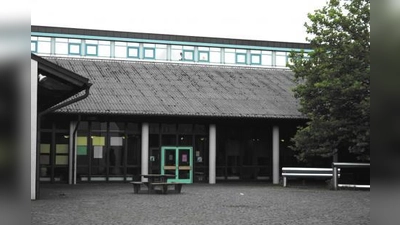 Die Carl-Spitzweg-Realschule in Untermenzing. Viele Schüler wollen dort im kommenden Schuljahr die fünfte Klasse besuchen, doch es gibt nur zwei Eingangsklassen. (Foto: sb)