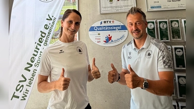 Martina Quirling und Oliver Beer freuen sich über das neue BTV-Qualitätssiegel „Seniorenfreundlicher Verein“. (Foto: TSV Neuried e.V.)
