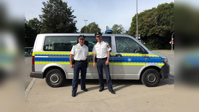 Erster Polizeihauptkommissar Helmut Biermeier und Polizeihauptkommissar Dieter Heumann geben Tipps, wie man sich Langfinger vom Leibe hält.  (Foto: hw)