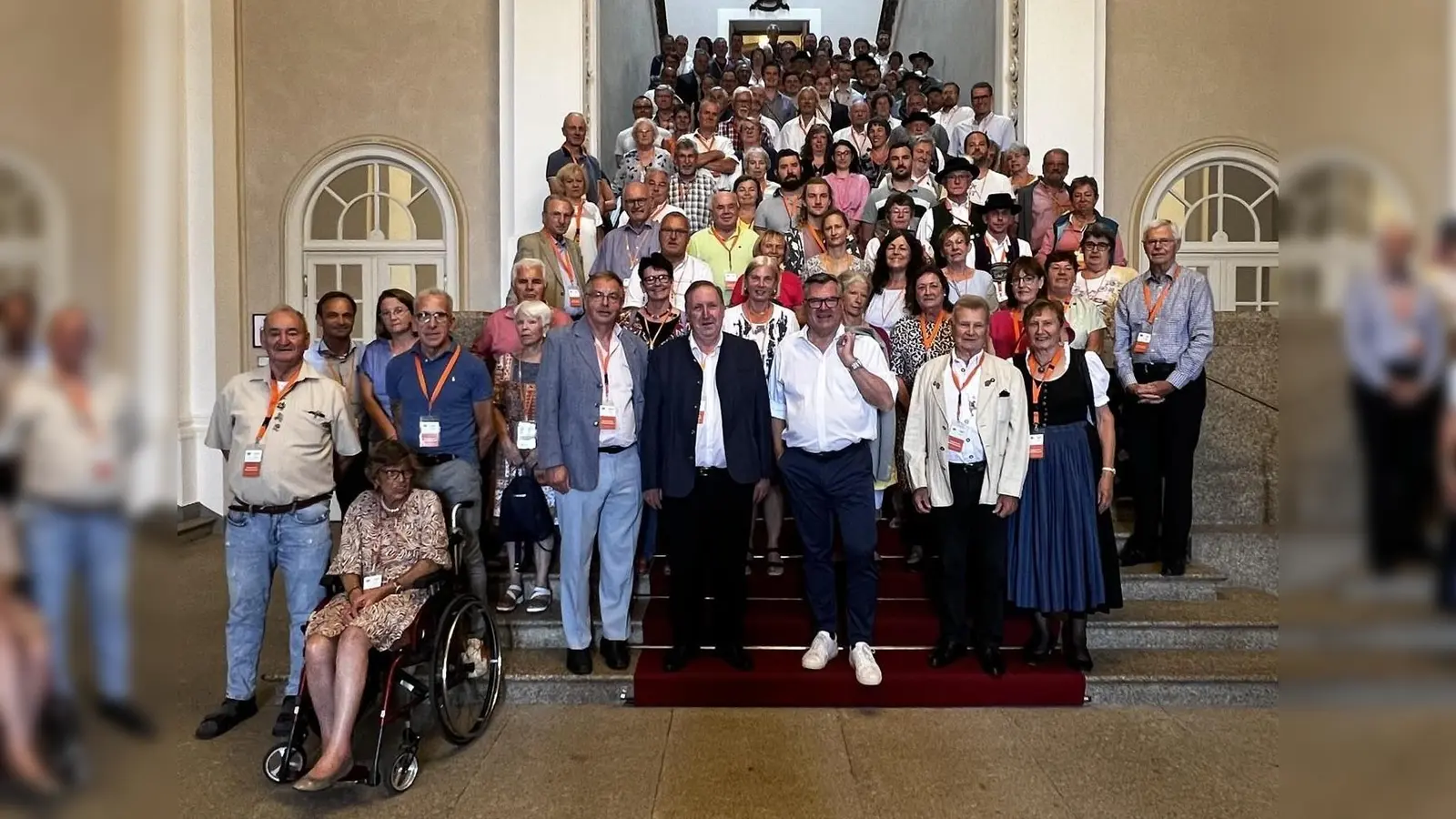 MdlL Josef Schmid (vorne) empfing die Besucher im Landtag und tauschte sich intensiv mit ihnen aus. (Foto: CSU)