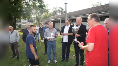 In diesem Jahr tauschten die Vorjahressieger die Plätze. Platz eins war die Mannschaft der Fröttmaninger Kickers.  (Foto: privat)