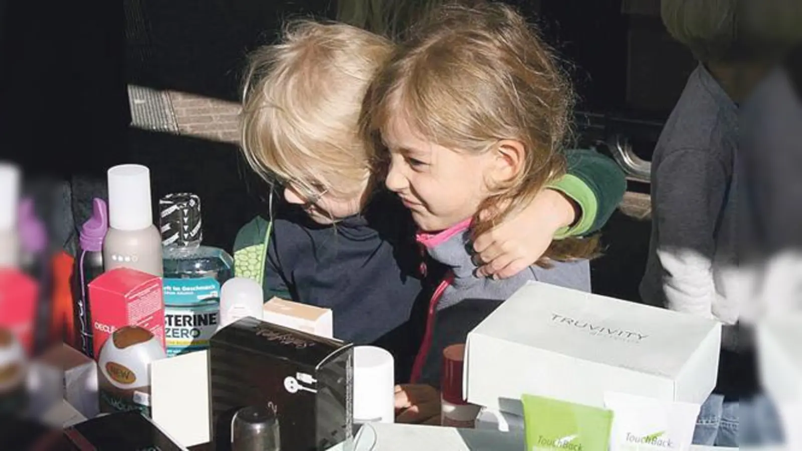 Zu erwerben gibt es hochwertige Sachspenden, zum Beispiel Kosmetika, Parfüm und Schmuck. Der Erlös geht zu 100 Prozent an die Kinder der Burda-Bande.	 (Foto: Burda Bande)