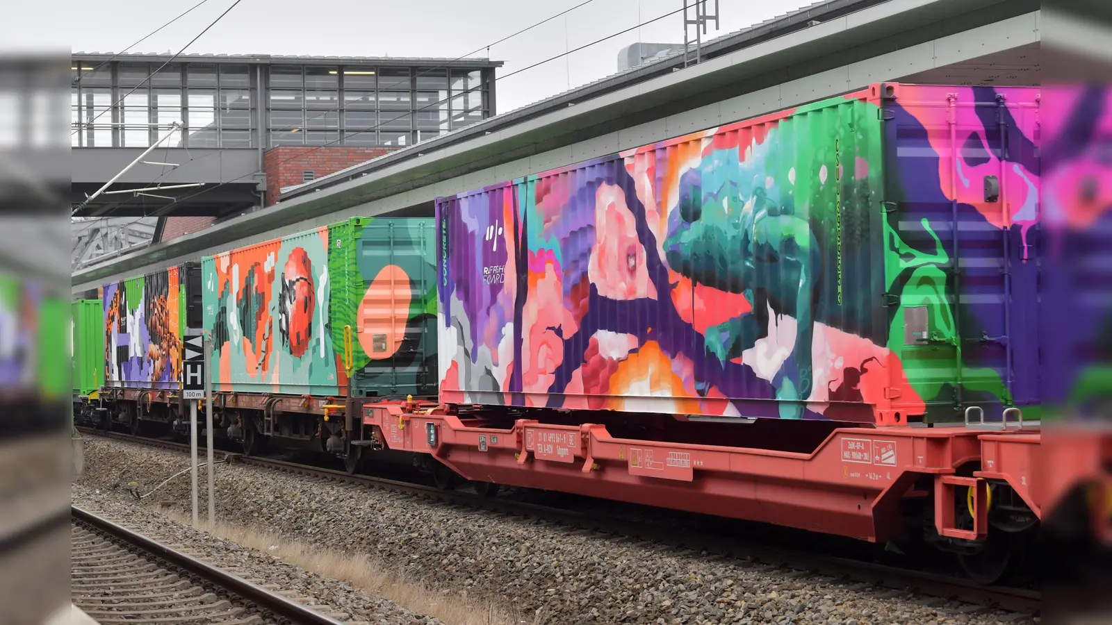 "Noah’s Train" startete nach der Weltklimakonferenz Mitte Dezember 2018 in Polen und machte Station in Wien, Berlin, Paris, Brüssel und Rom. Am 4. Juni kommt das rollende Kunstwerk nach München. (Foto: DB Cargo/Oliver Lang)