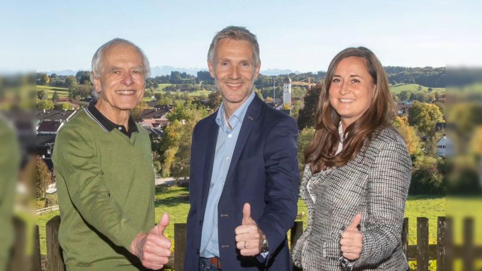 Schwarz-Grüne Unterstützung erhält Stefan Diebl (Mitte) von CSU-Vorsitzender Birgit Dellinger (re.) und Grünen-Vorstand Walter Kellner (li.). (Foto: Jacksch)